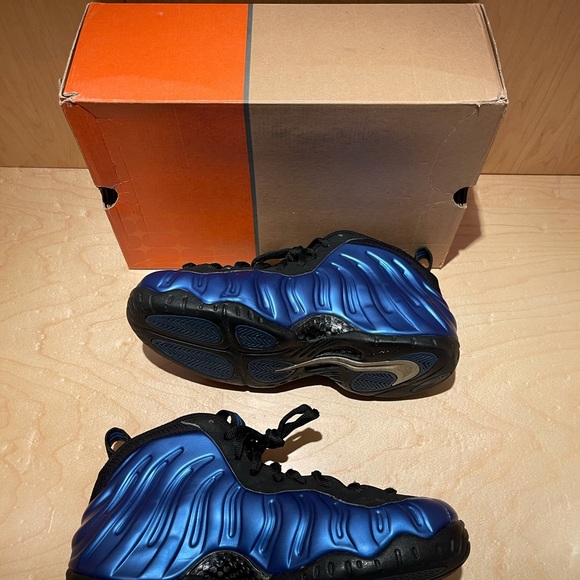 Rare Nike Foamposite pro b size 10.5 wearable